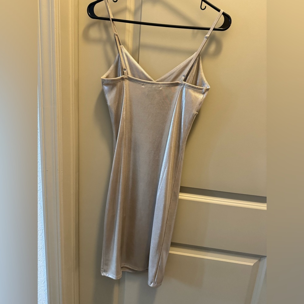 Dress - Picture 4 of 4